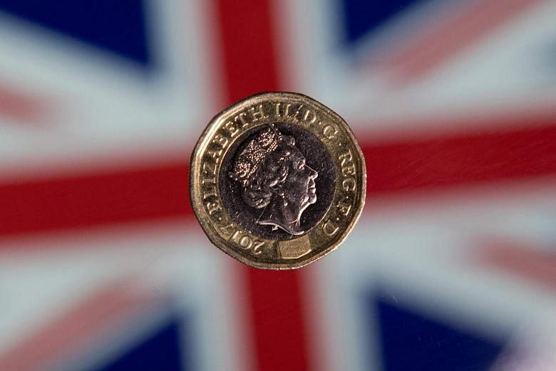 Pound merosot terhadap dolar Singapura di tengah kekhawatiran Brexit keras baru
