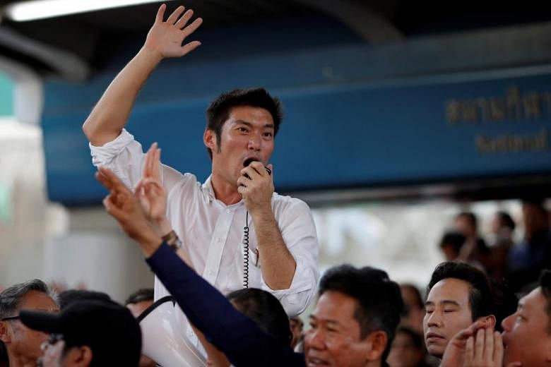 Anggota parlemen Future Forward Thailand yang populer bersiap untuk pembubaran partai